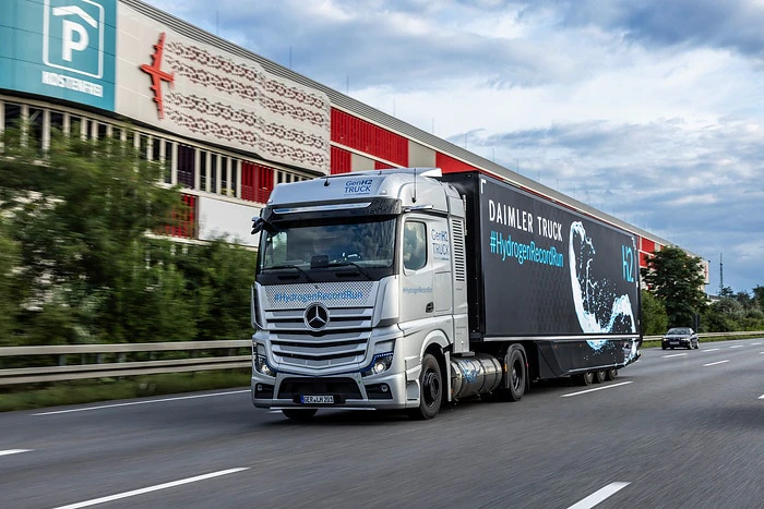 image 23 Daimler Truck'ın Mercedes-Benz GenH2 Kamyonu: Sıfır Karbonlu Geleceğe Yolculuk