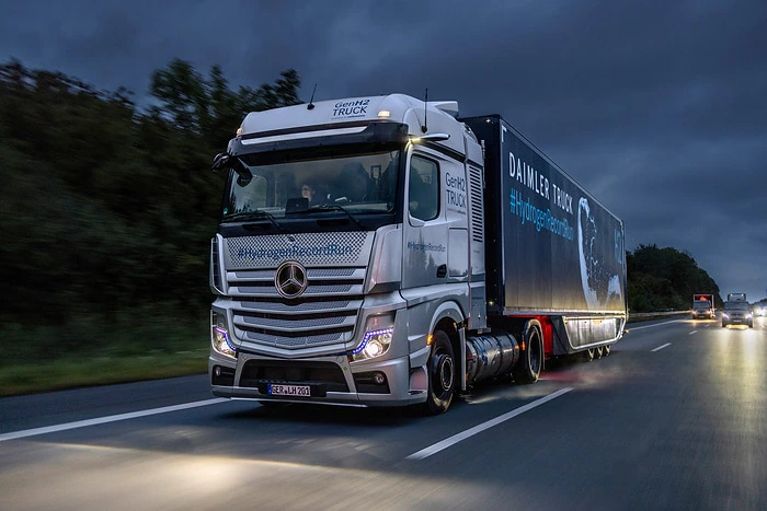image 25 Daimler Truck'ın Mercedes-Benz GenH2 Kamyonu: Sıfır Karbonlu Geleceğe Yolculuk